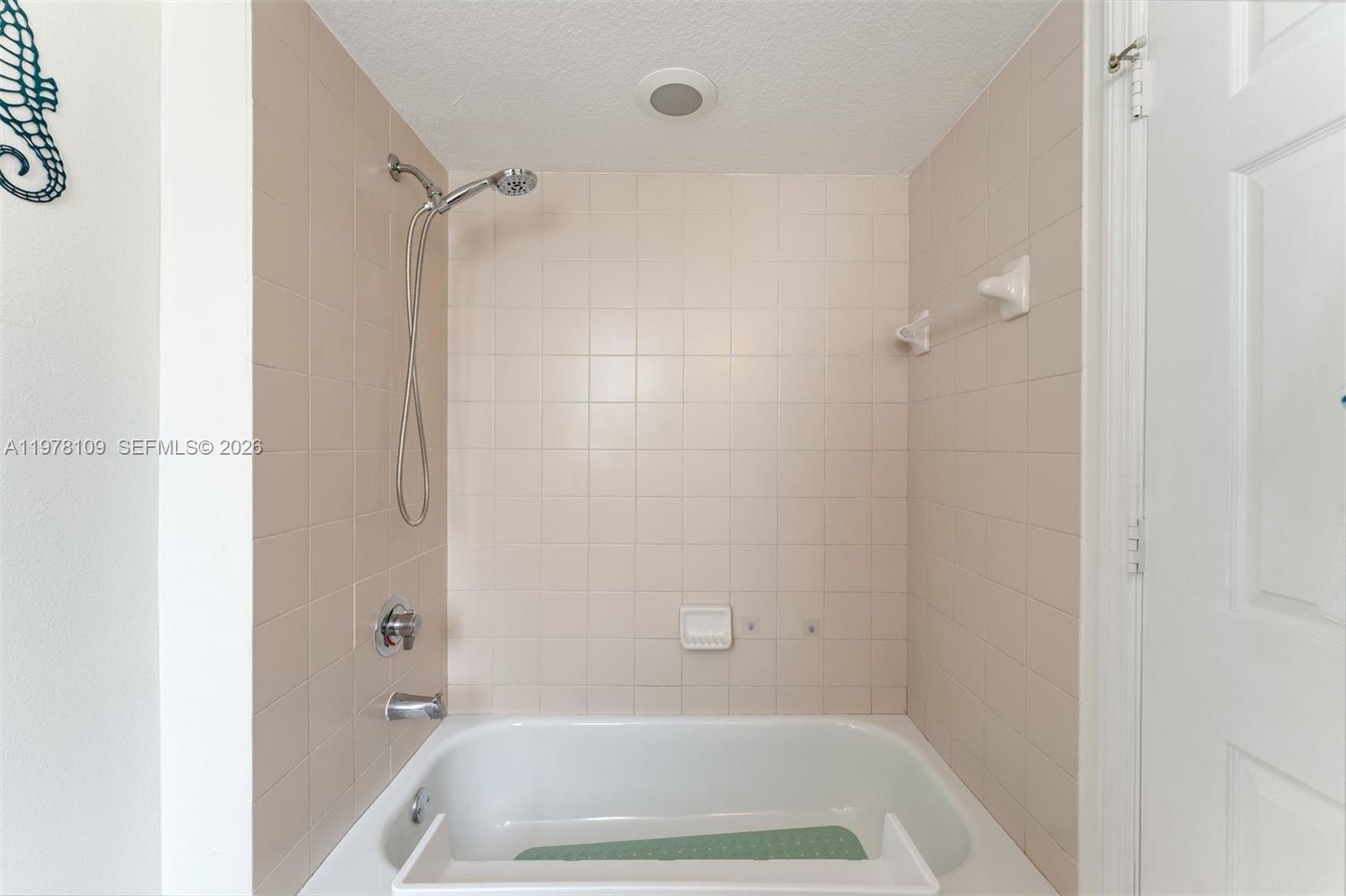 LAS BRISAS OF MIAMI BEACH - Residential Lease