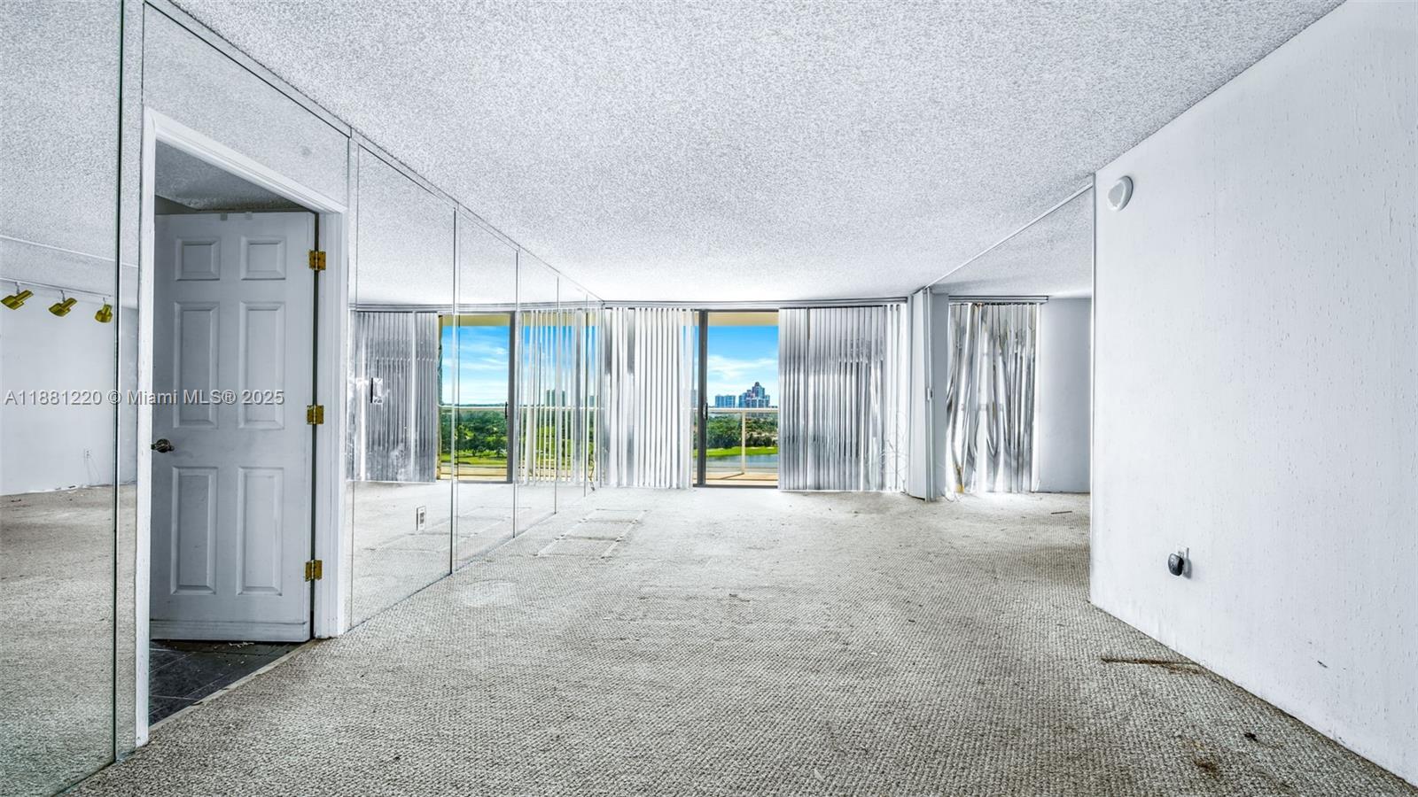 FLAMENCO CONDO TOWER I - Residential