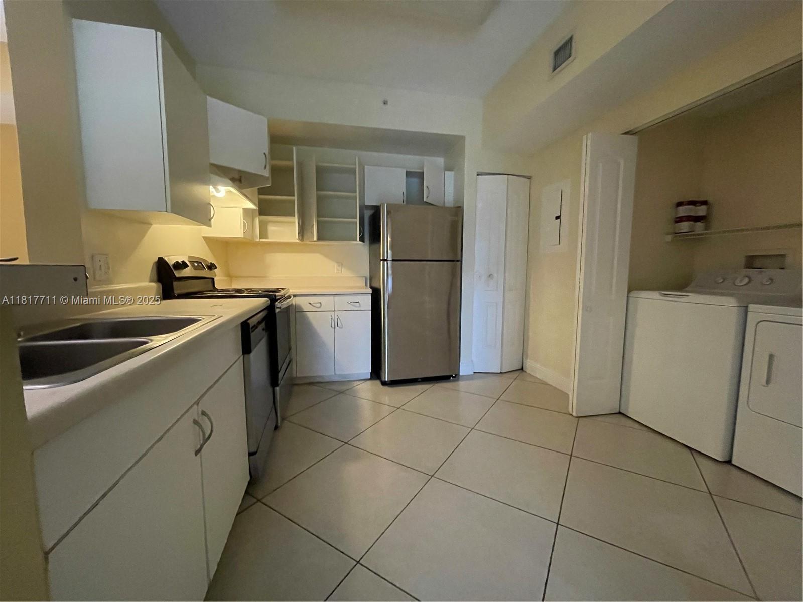 COURTYARDS AT DAVIE CONDO - Residential Lease