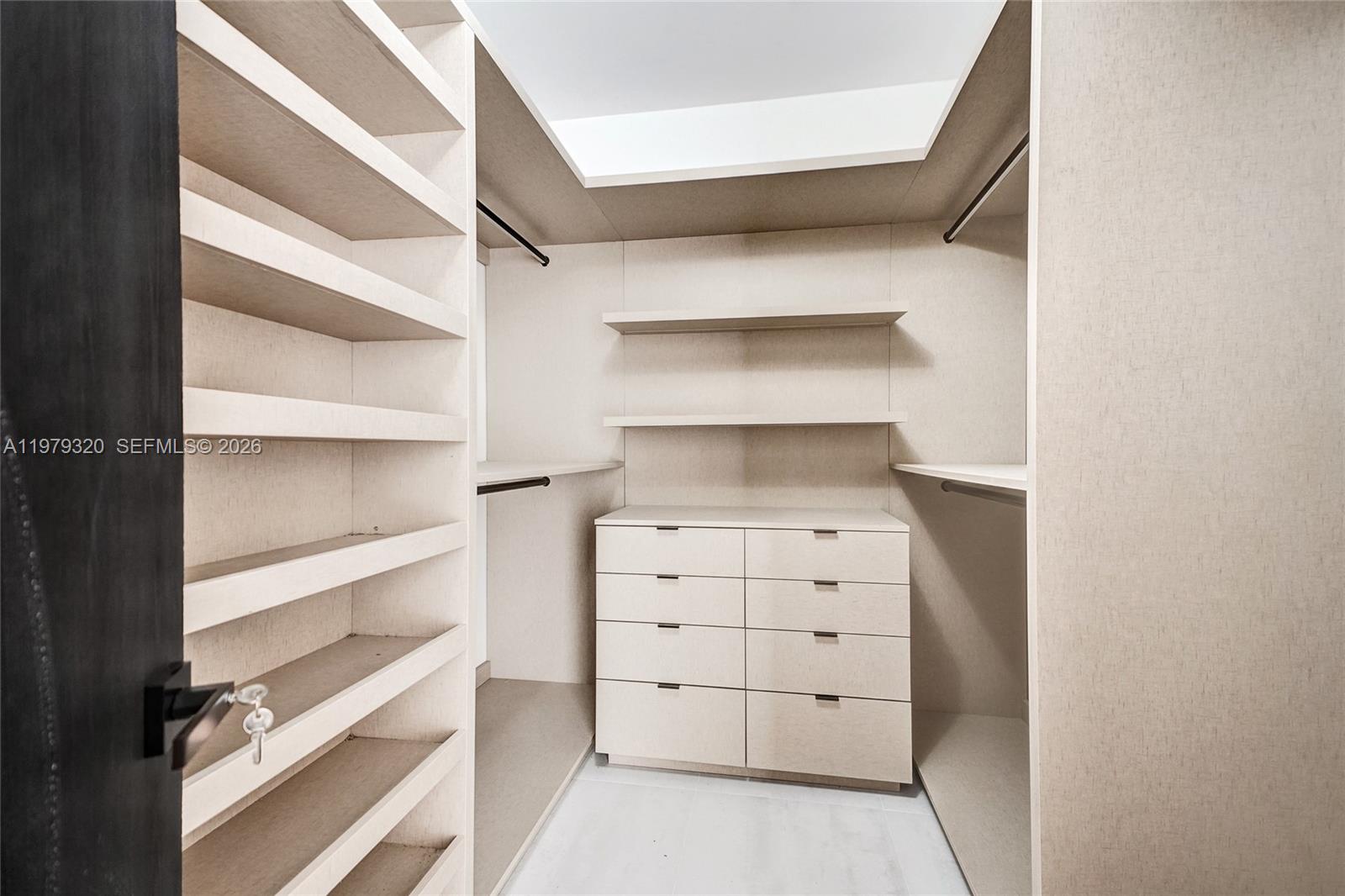 MYSTIC POINTE TOWER 500 C - Residential