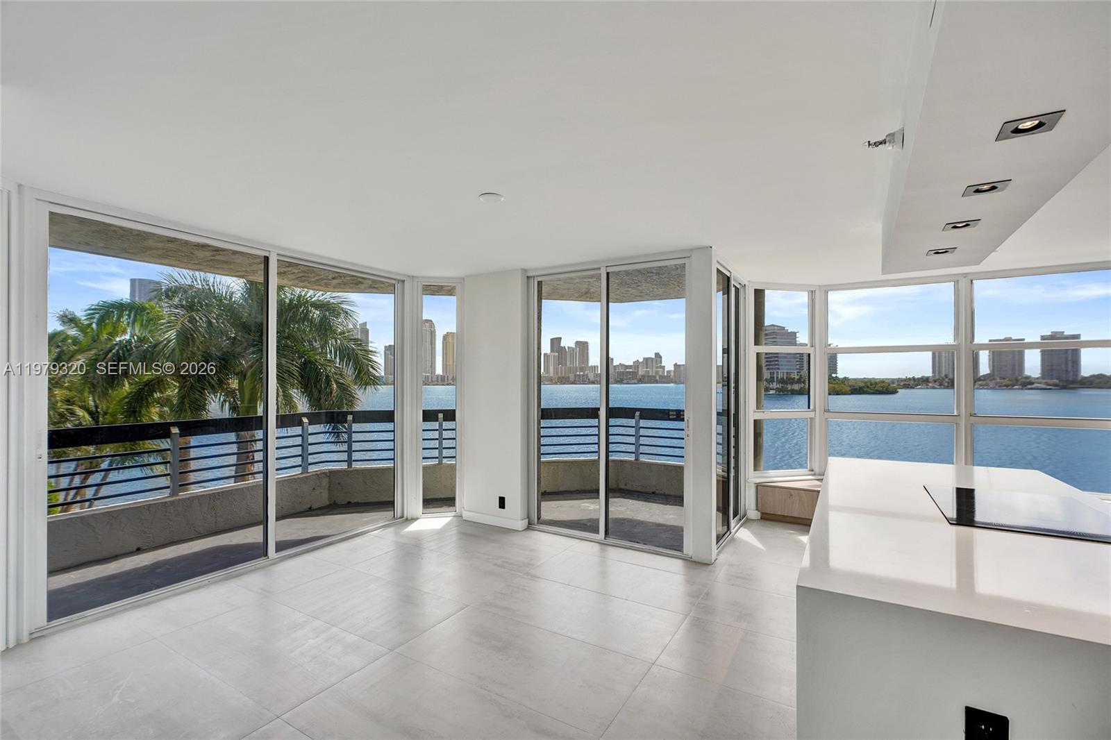 MYSTIC POINTE TOWER 500 C - Residential