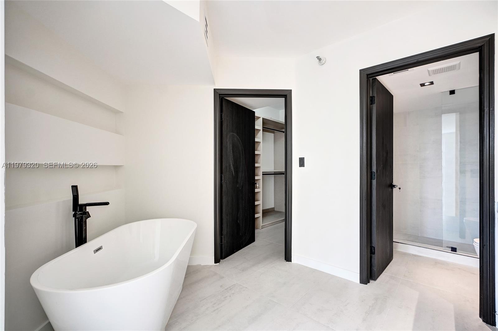 MYSTIC POINTE TOWER 500 C - Residential