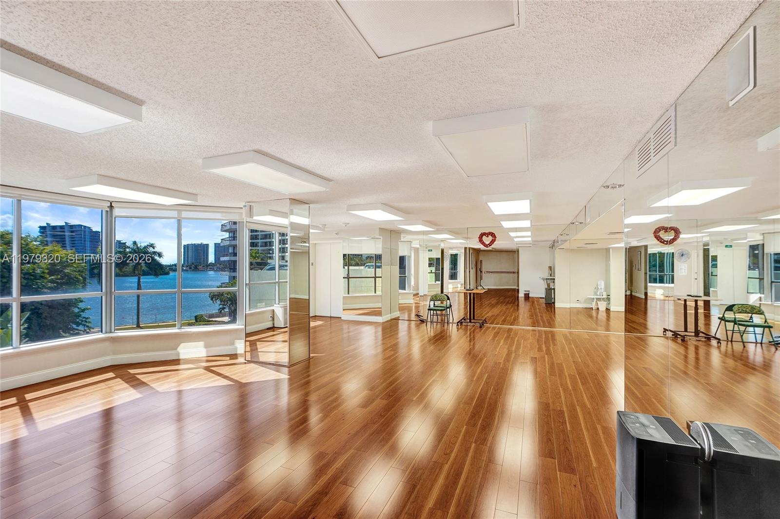 MYSTIC POINTE TOWER 500 C - Residential