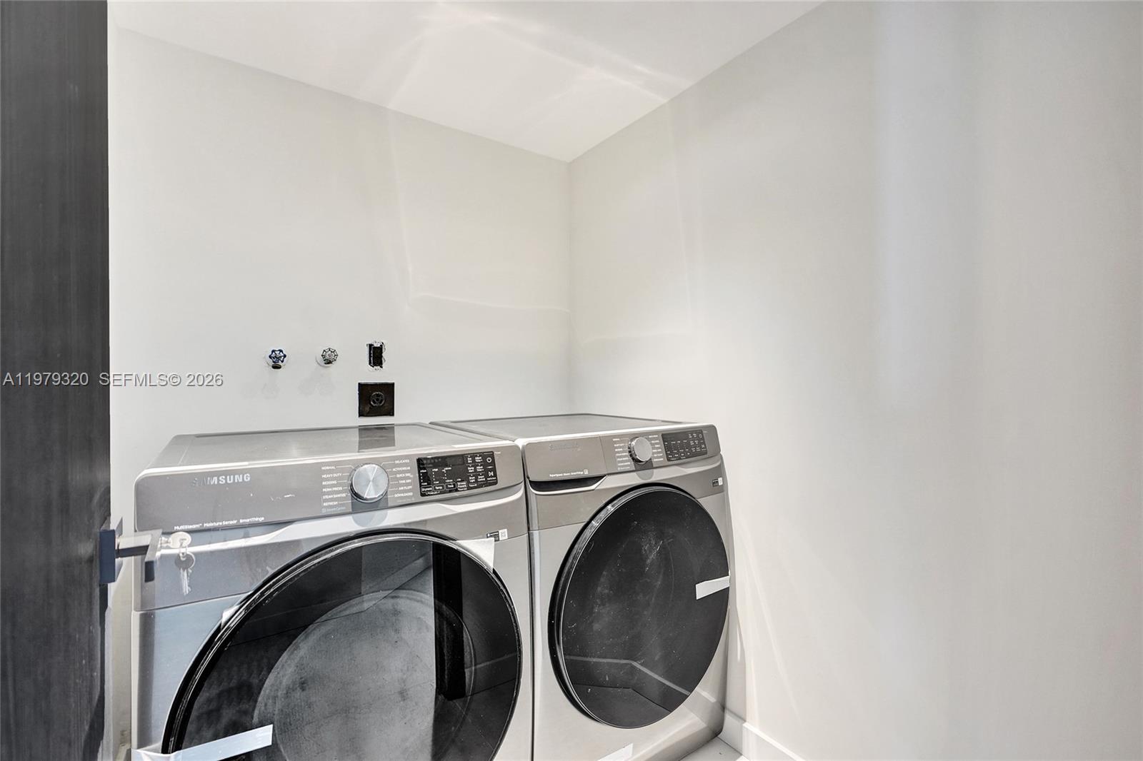 MYSTIC POINTE TOWER 500 C - Residential