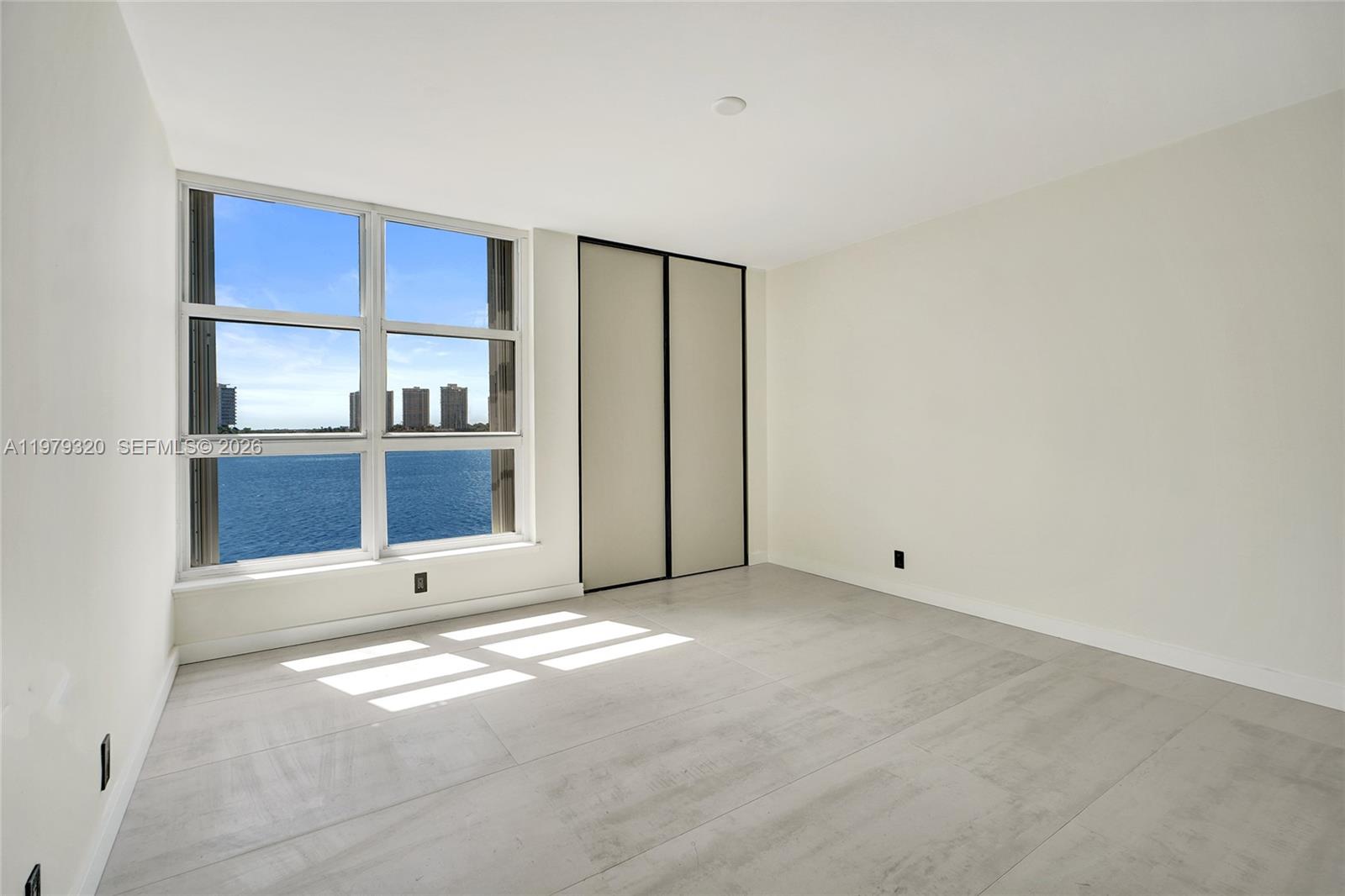 MYSTIC POINTE TOWER 500 C - Residential