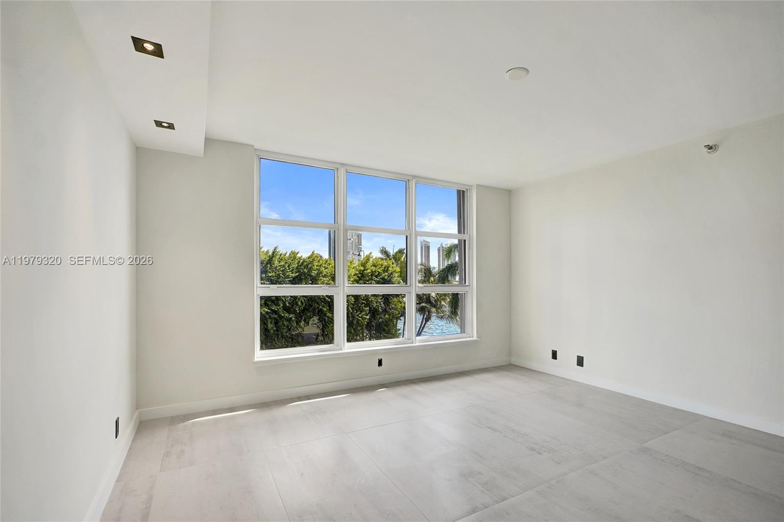 MYSTIC POINTE TOWER 500 C - Residential