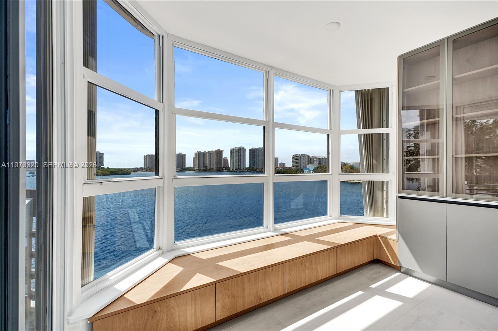 MYSTIC POINTE TOWER 500 C - Residential