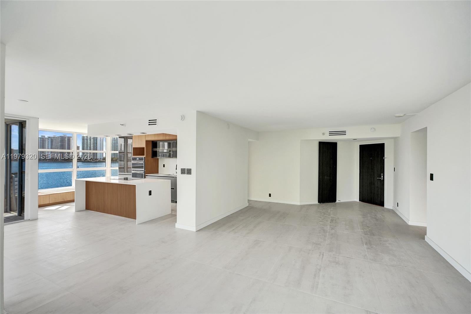 MYSTIC POINTE TOWER 500 C - Residential