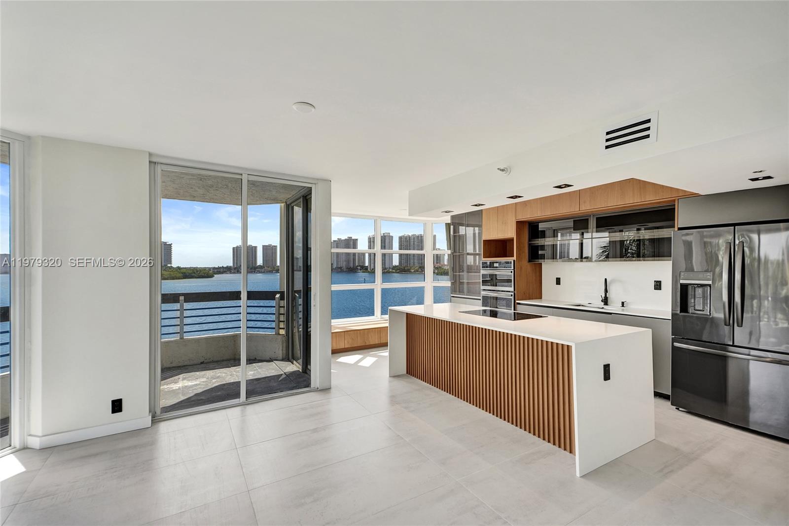 MYSTIC POINTE TOWER 500 C - Residential