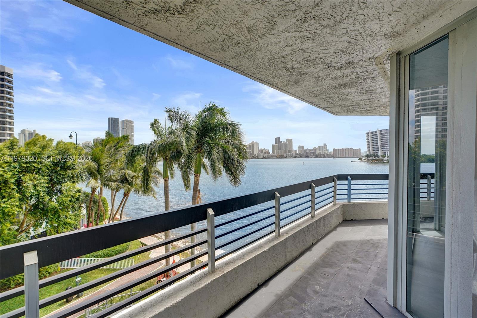 MYSTIC POINTE TOWER 500 C - Residential