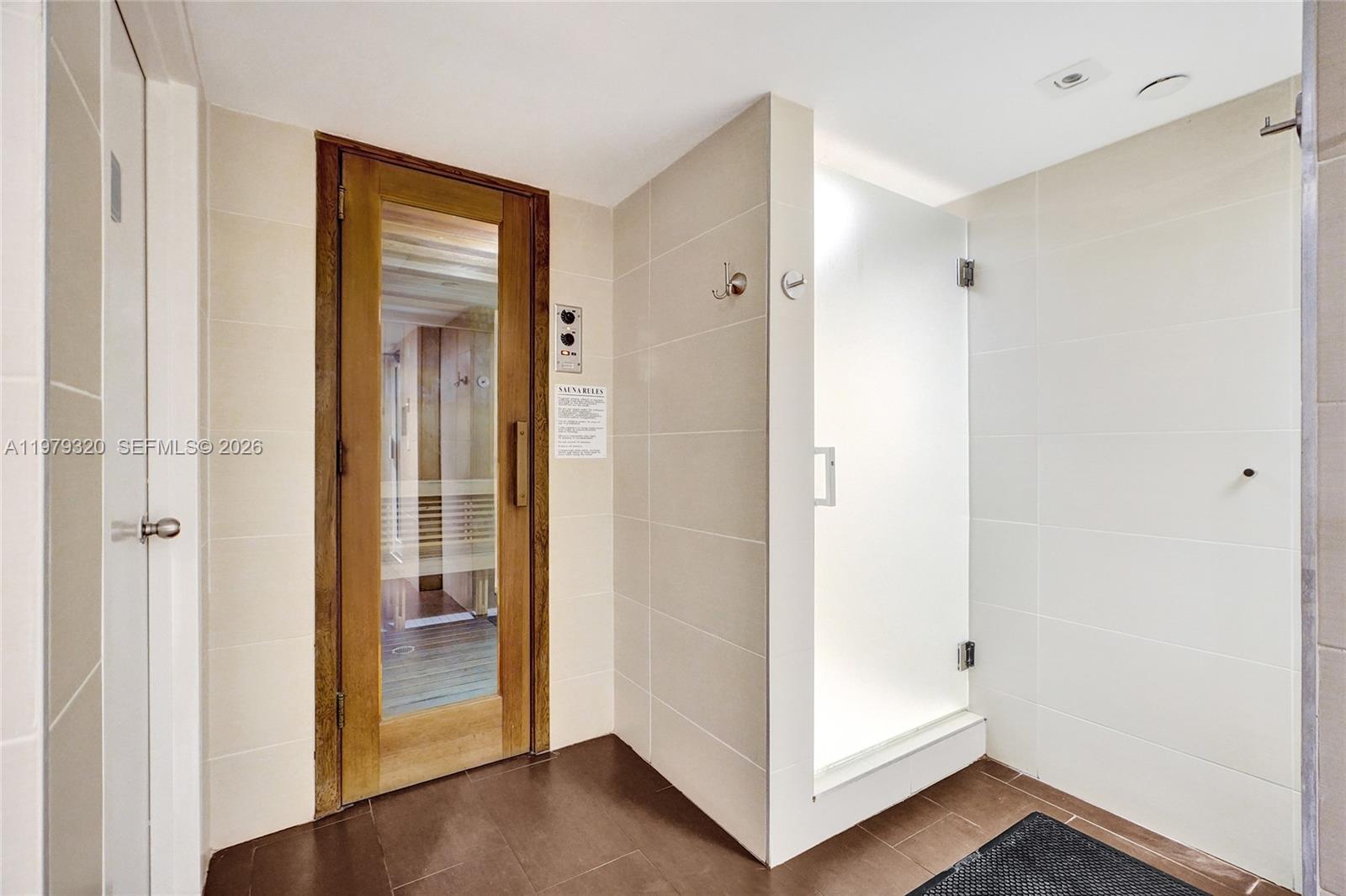 MYSTIC POINTE TOWER 500 C - Residential