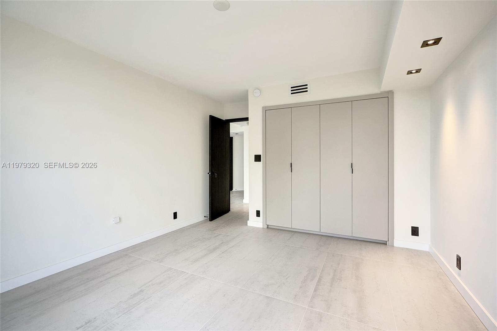 MYSTIC POINTE TOWER 500 C - Residential