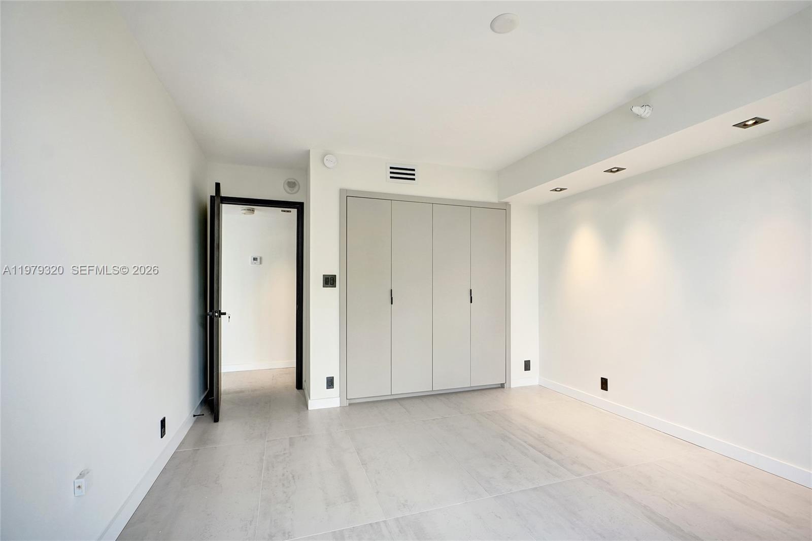 MYSTIC POINTE TOWER 500 C - Residential