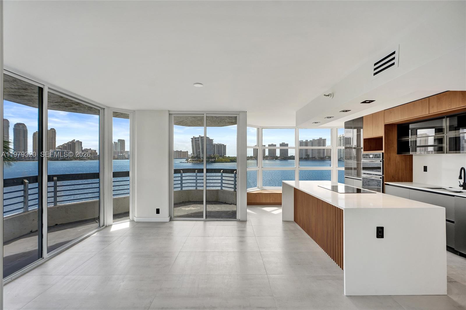 MYSTIC POINTE TOWER 500 C - Residential