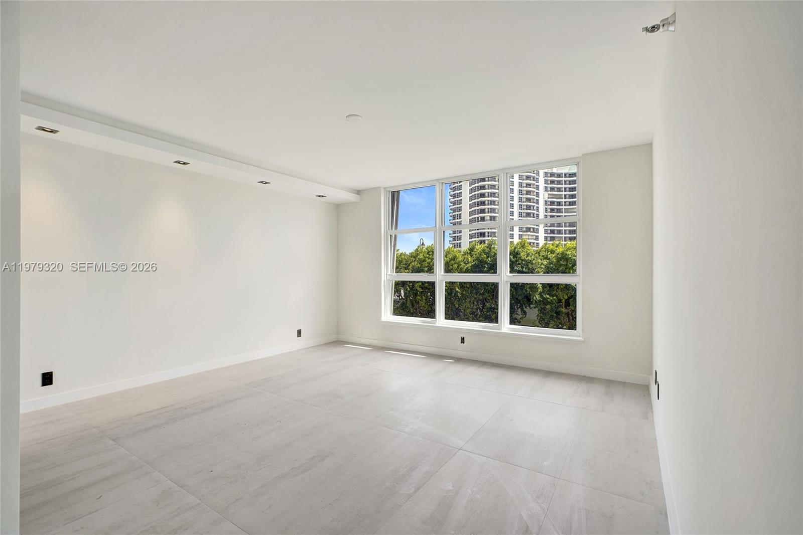 MYSTIC POINTE TOWER 500 C - Residential