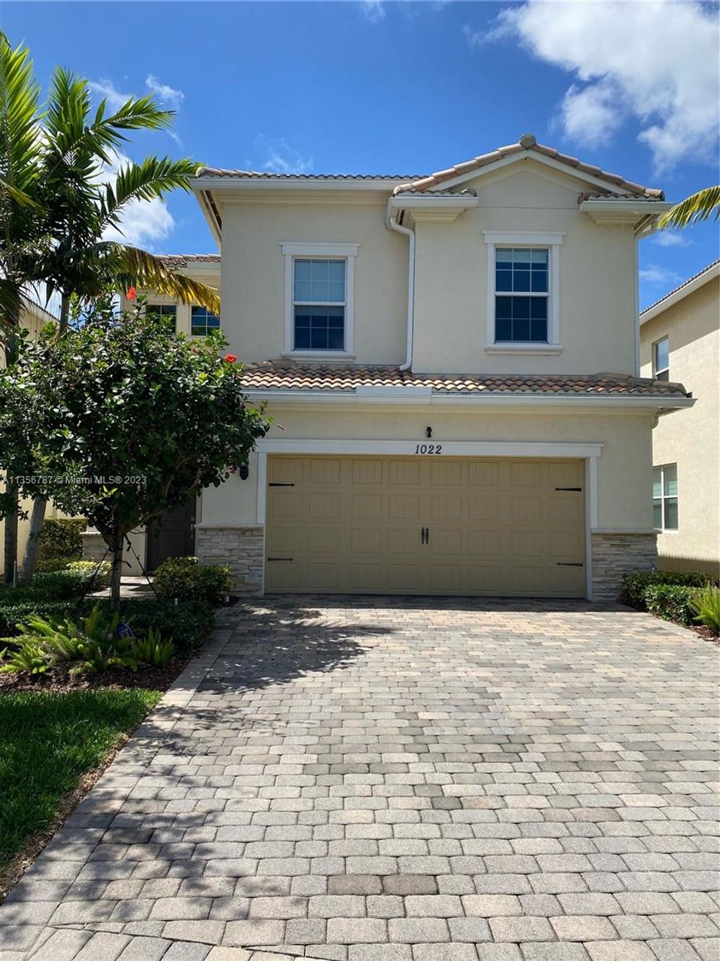 Photo of 1022 Banyan Dr, Hollywood, FL 33021 (MLS # A11356787)