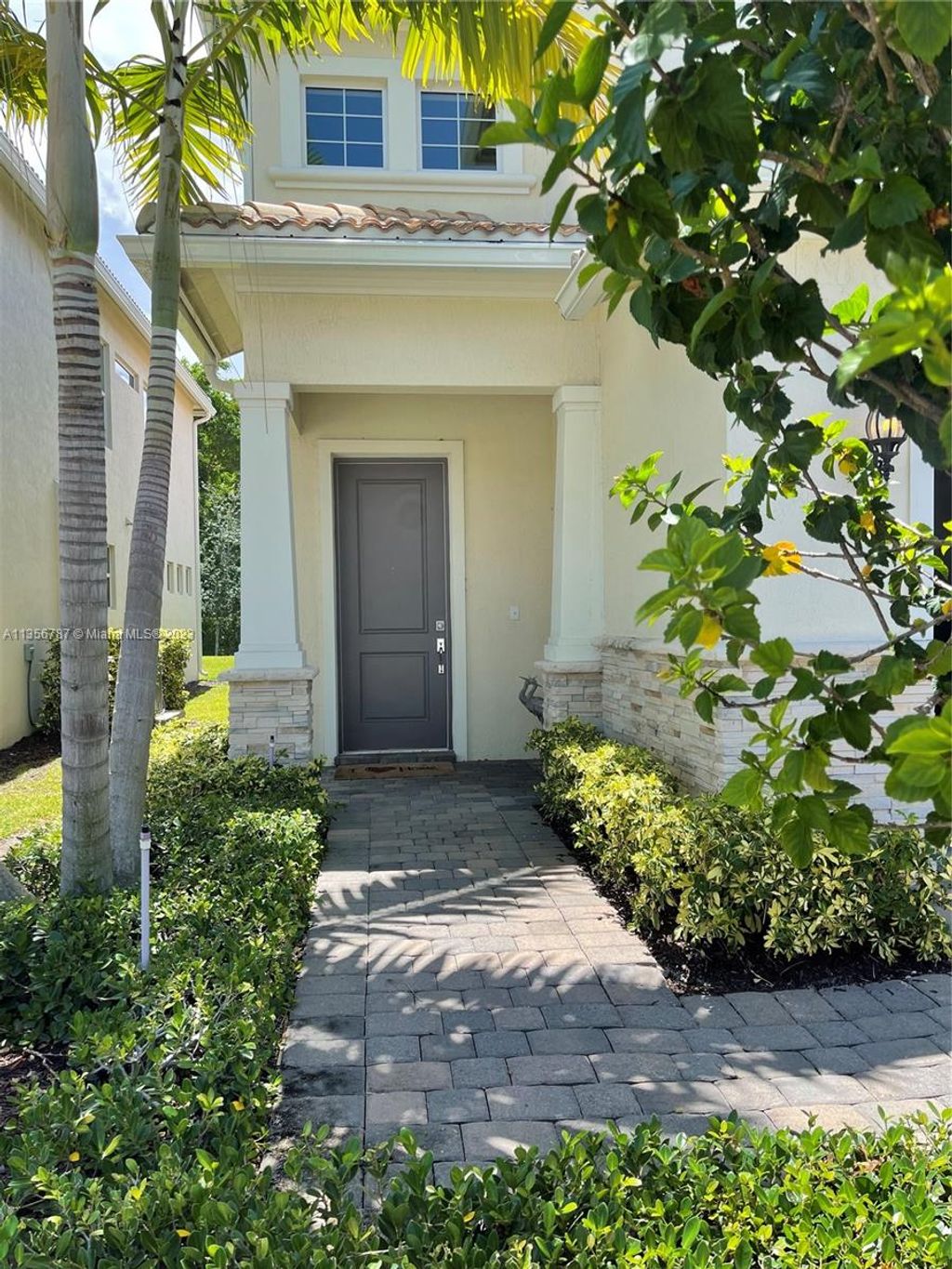 Photo of 1022 Banyan Dr, Hollywood, FL 33021 (MLS # A11356787)