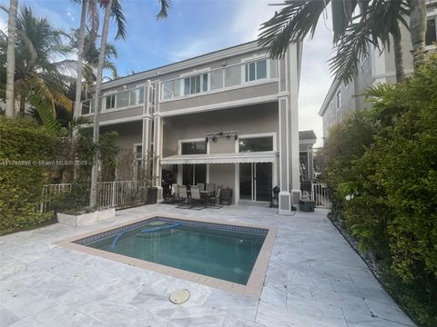 3915 NE 168th St 3915 North Miami Beach FL 33160