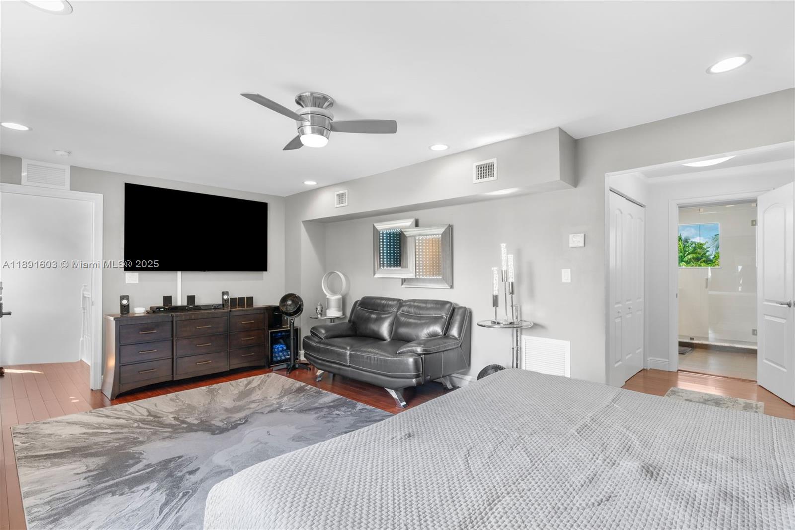 Poinsettia Heights - Residential