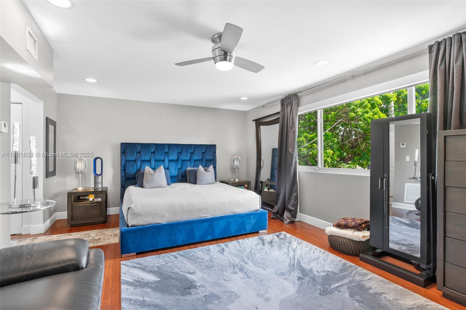 Poinsettia Heights - Residential