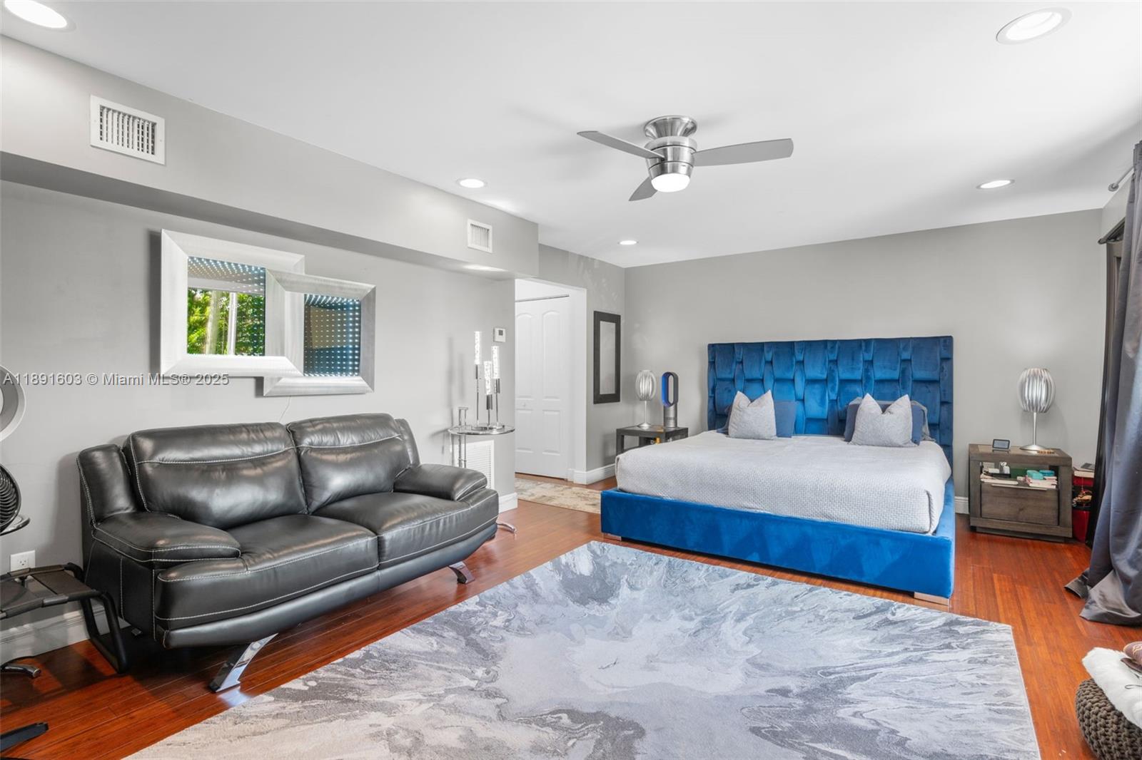 Poinsettia Heights - Residential