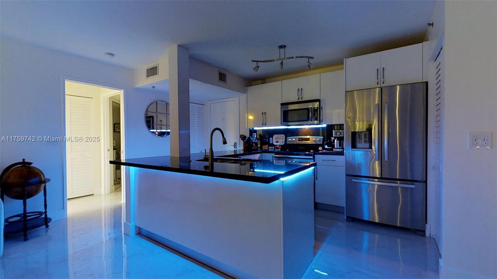 THE YACHT CLUB AT AVENTUR - Residential