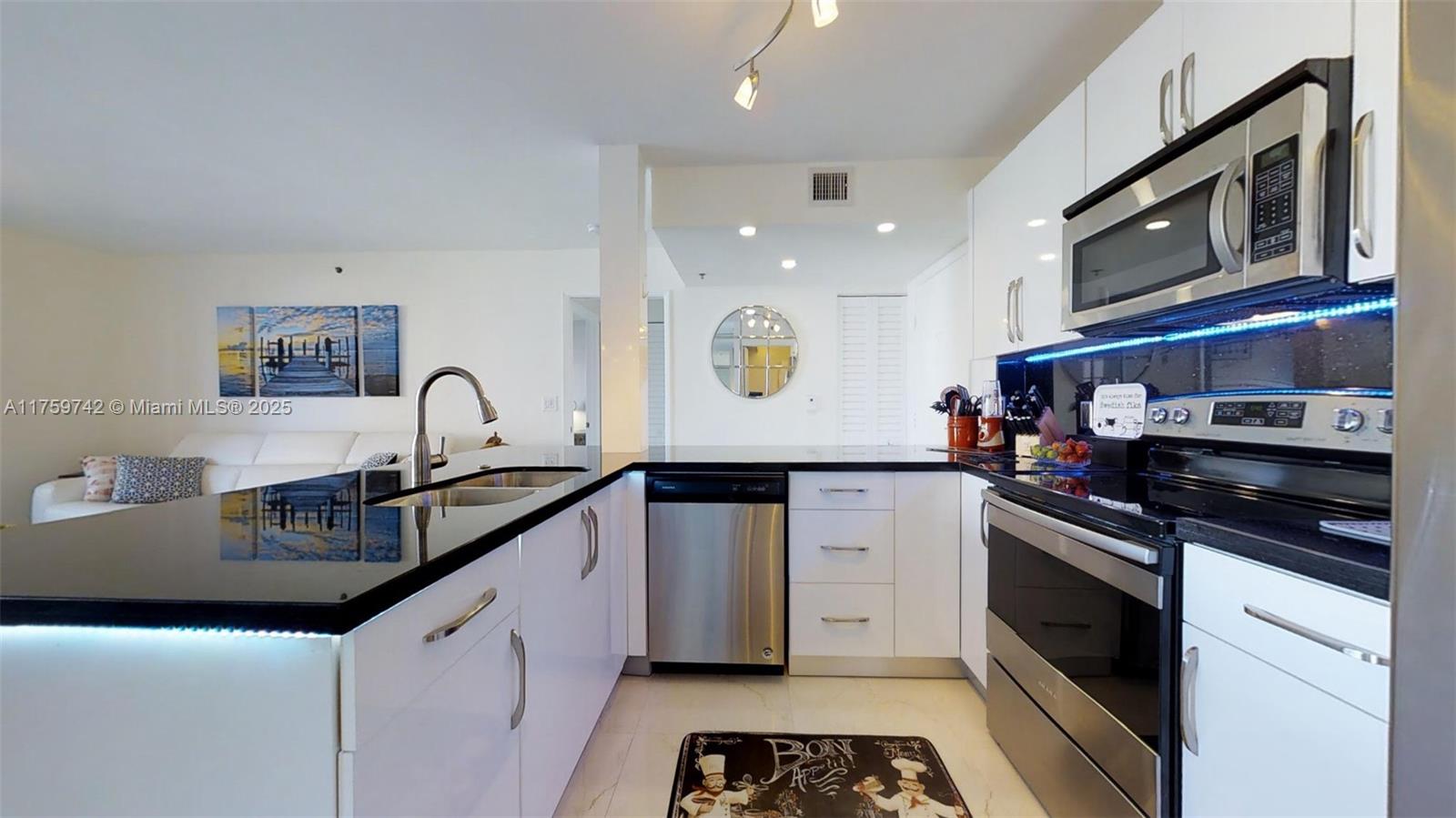 THE YACHT CLUB AT AVENTUR - Residential
