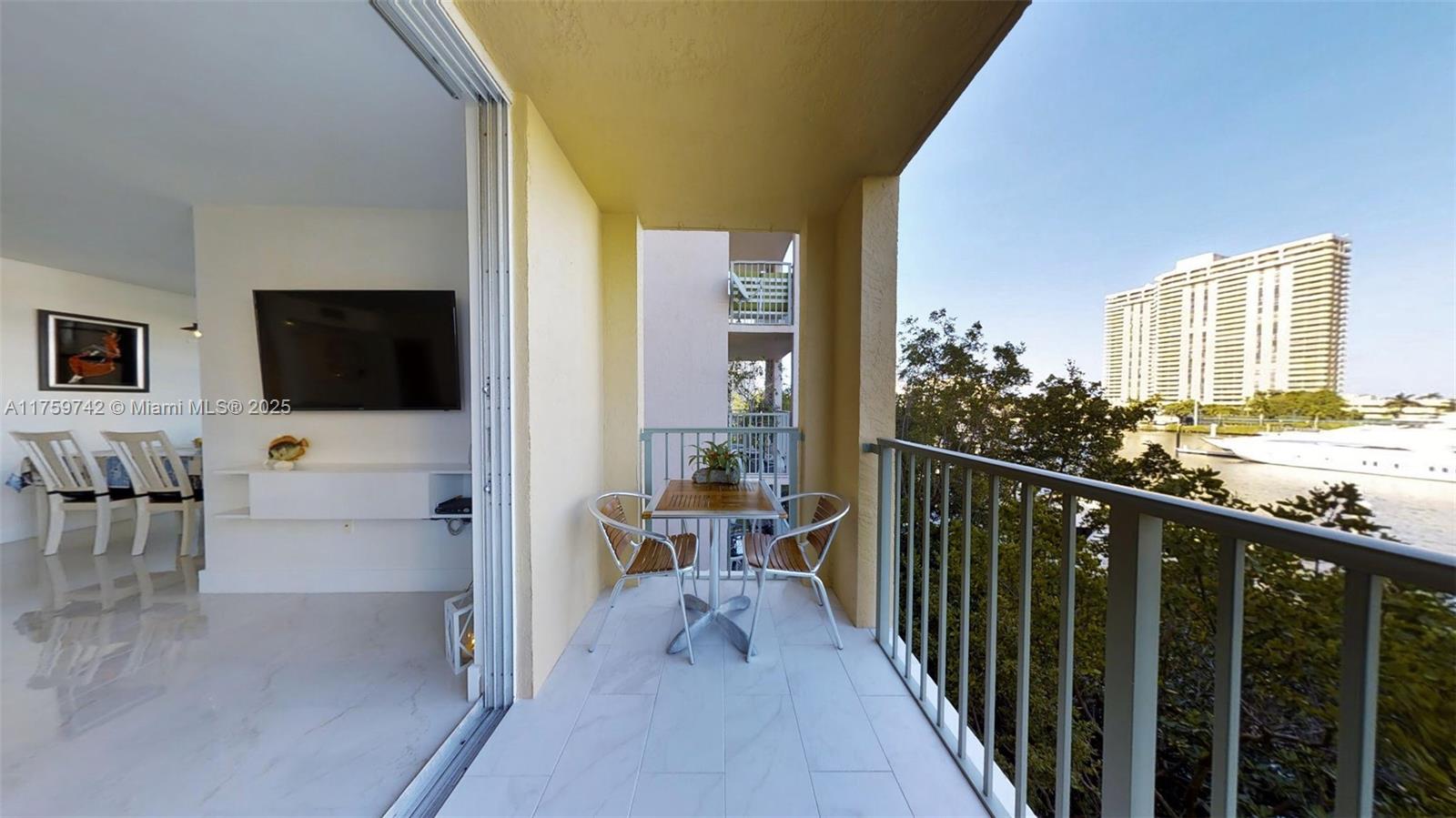 THE YACHT CLUB AT AVENTUR - Residential