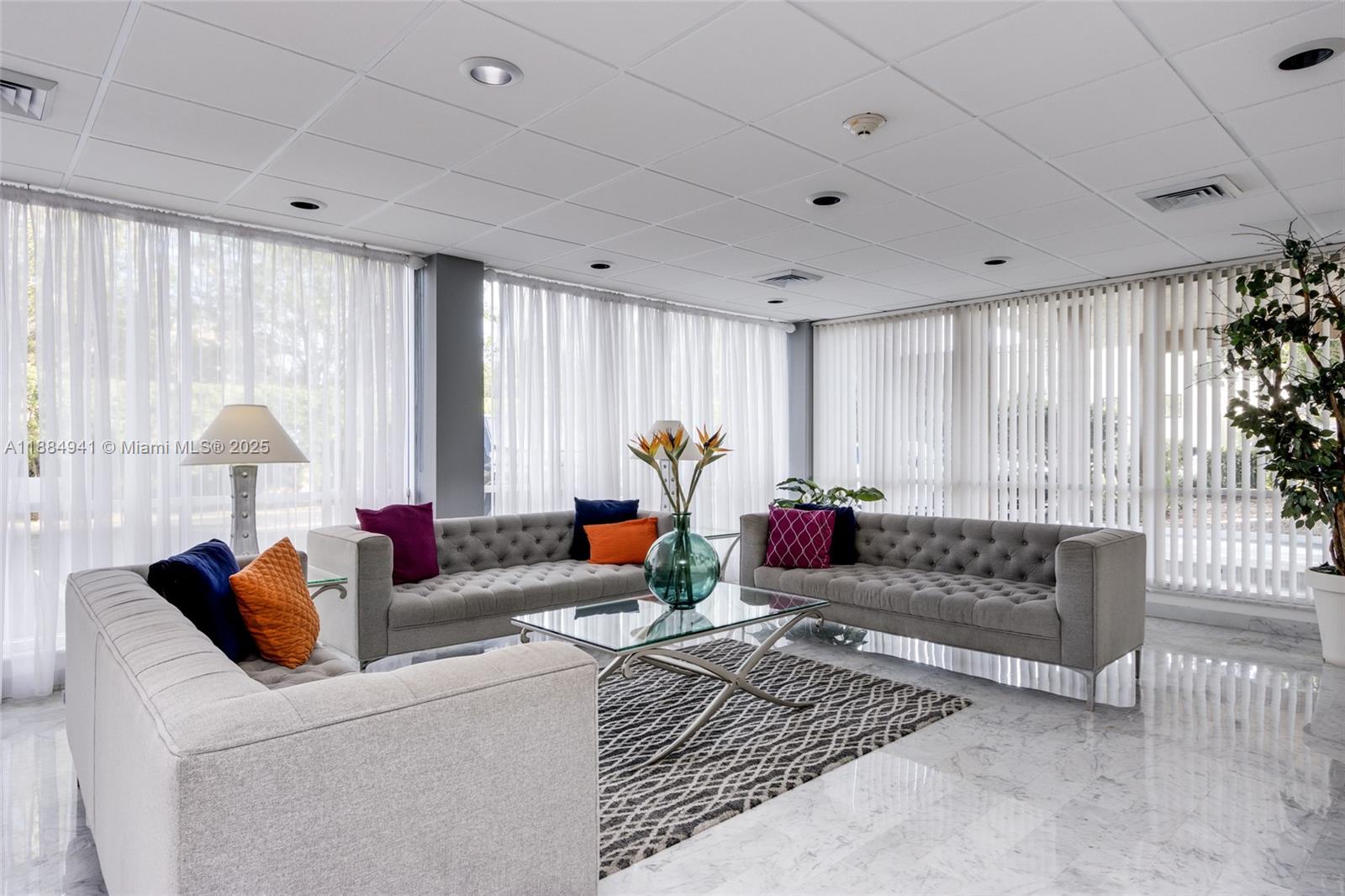 RUNAWAY BAY CONDO - Residential Lease