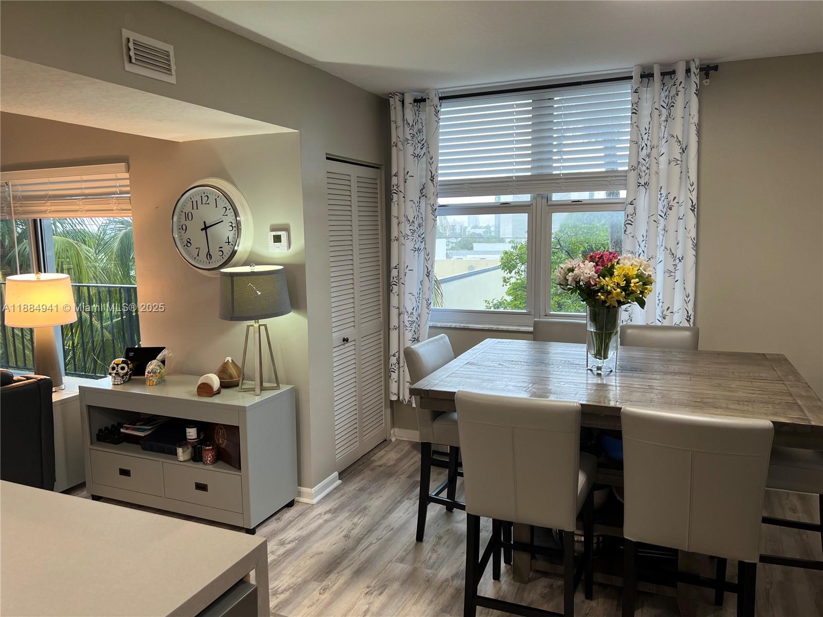 RUNAWAY BAY CONDO - Residential Lease