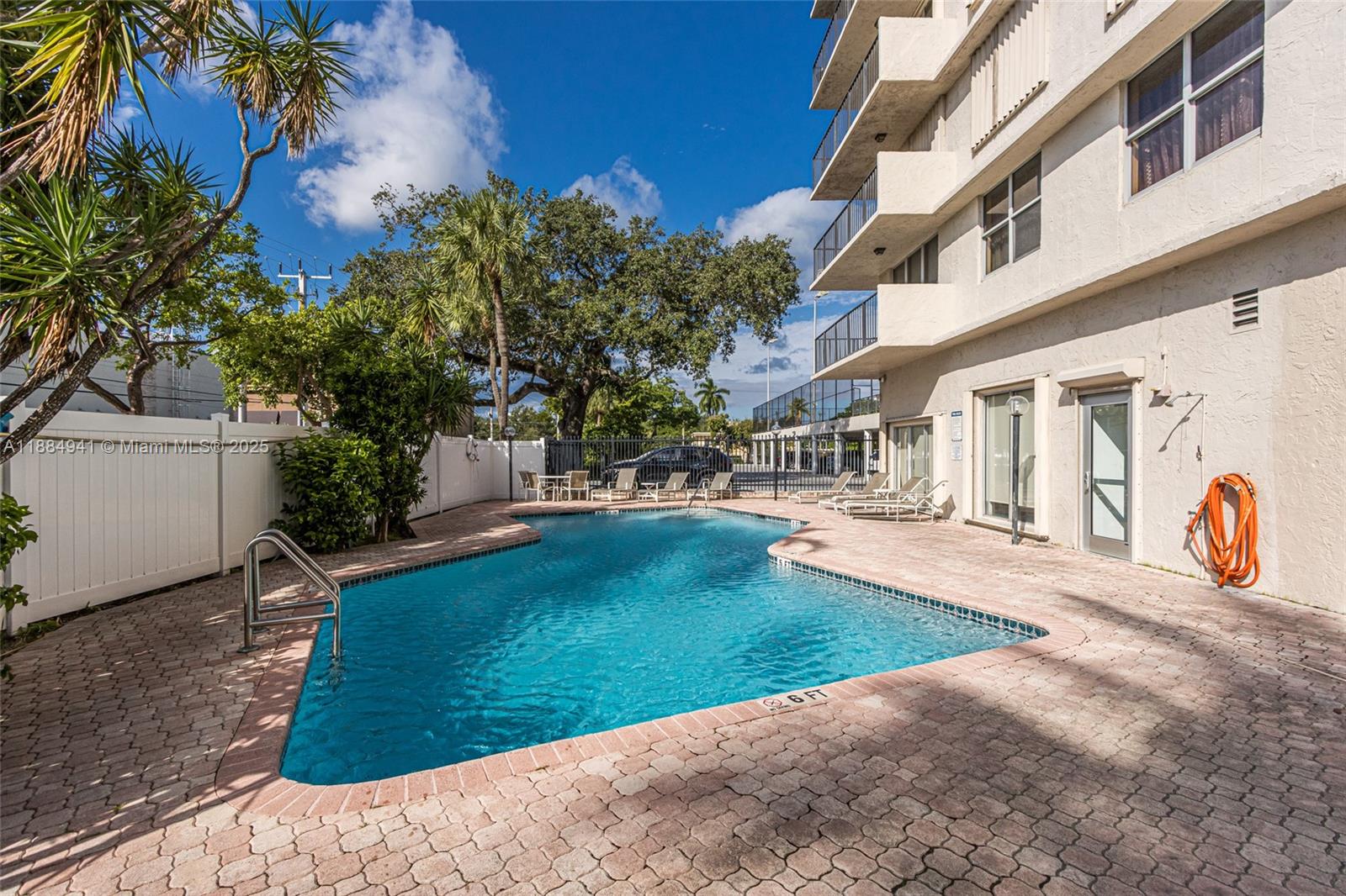 RUNAWAY BAY CONDO - Residential Lease