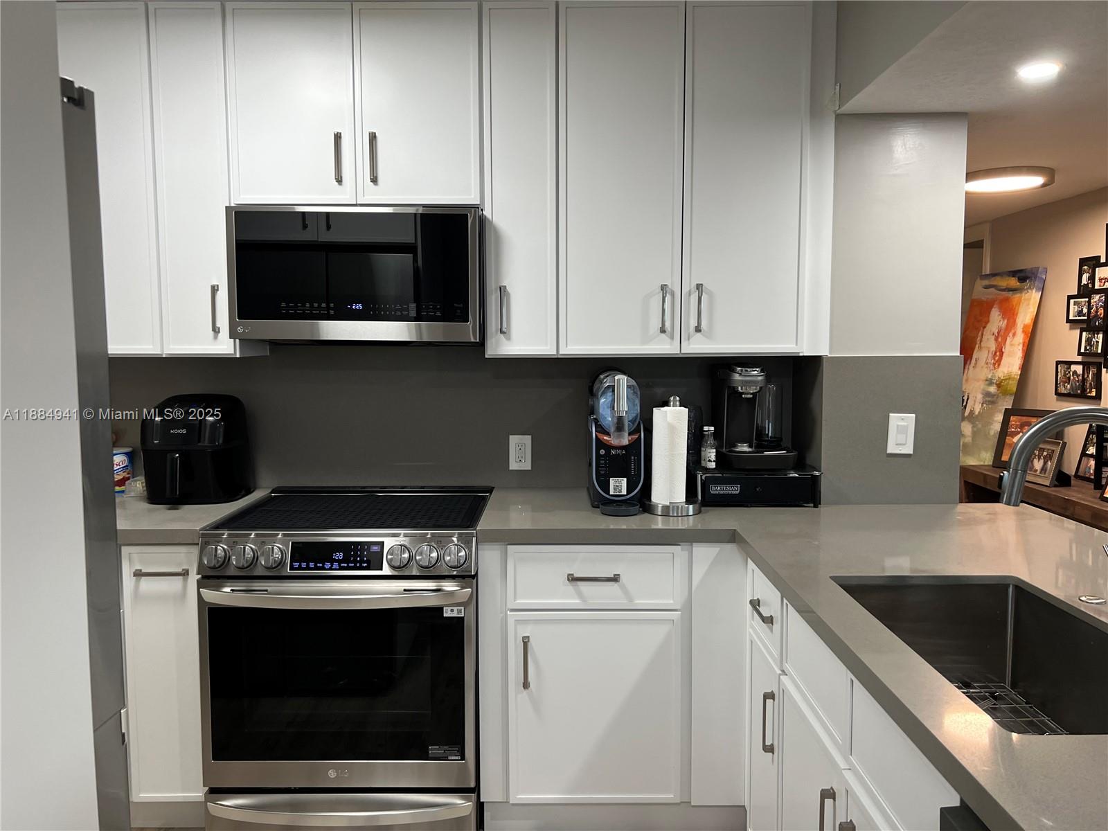 RUNAWAY BAY CONDO - Residential Lease