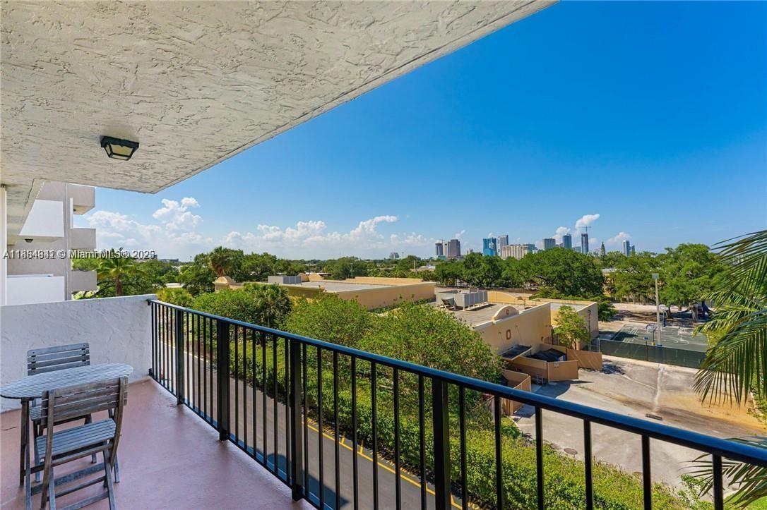 RUNAWAY BAY CONDO - Residential Lease