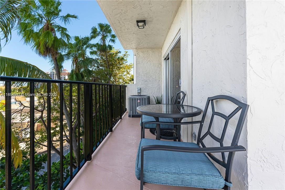 RUNAWAY BAY CONDO - Residential Lease