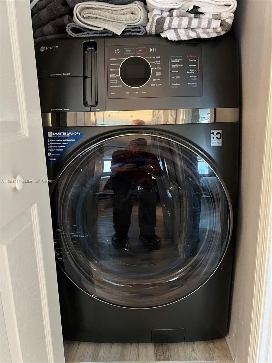 RUNAWAY BAY CONDO - Residential Lease