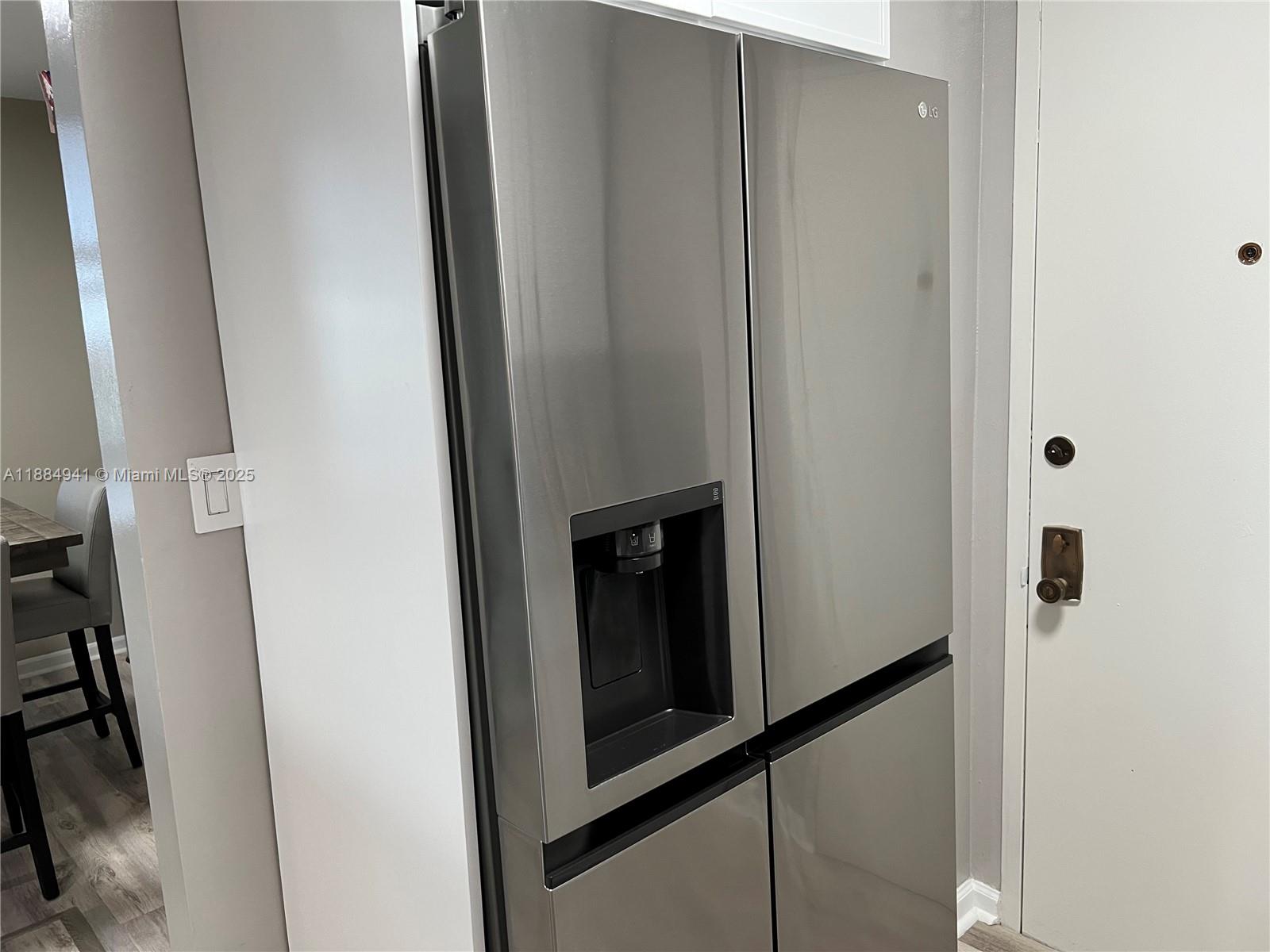 RUNAWAY BAY CONDO - Residential Lease