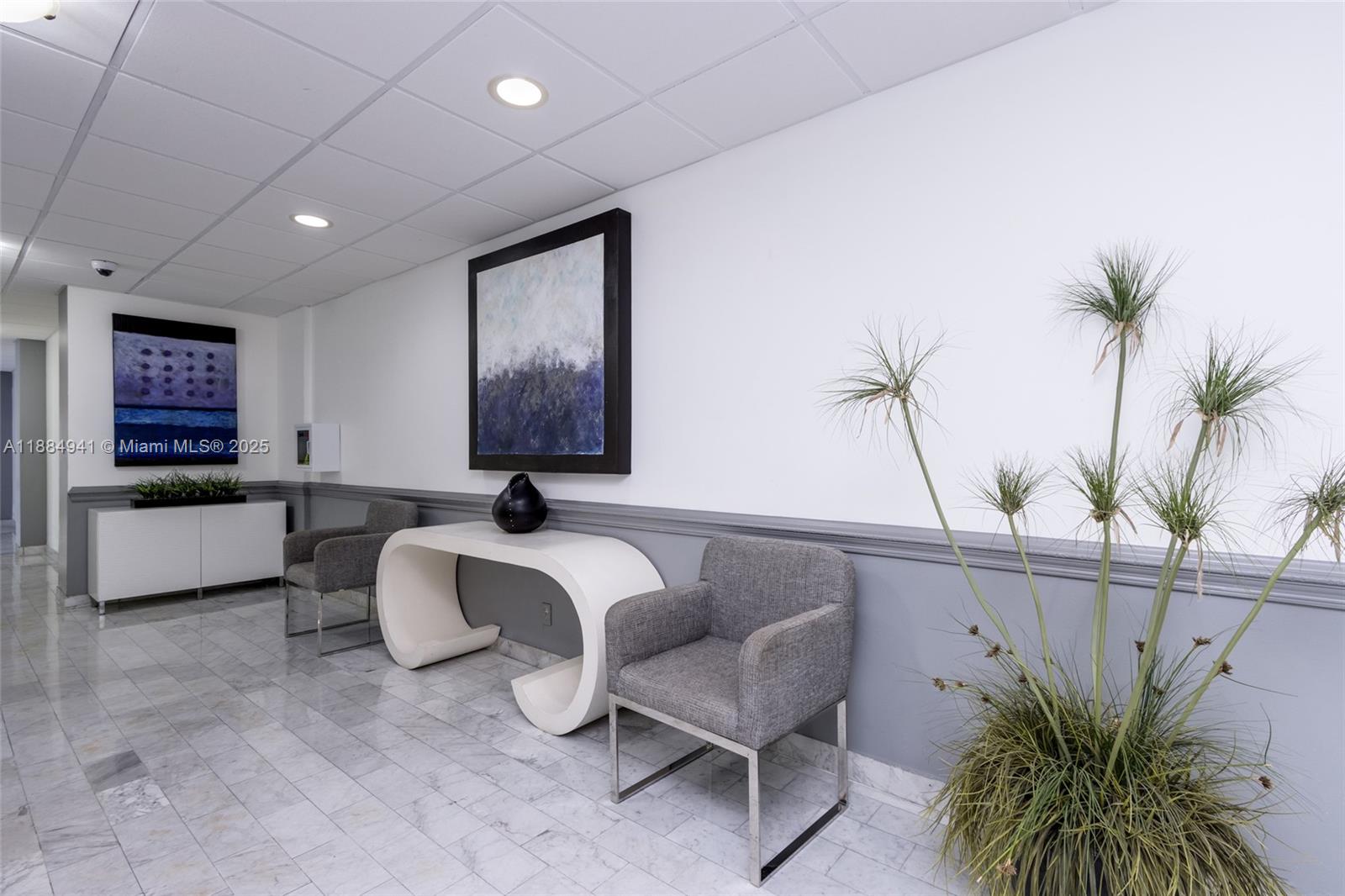 RUNAWAY BAY CONDO - Residential Lease