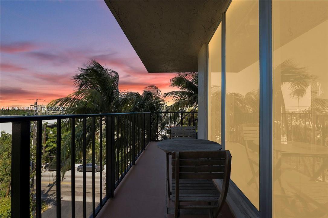 RUNAWAY BAY CONDO - Residential Lease