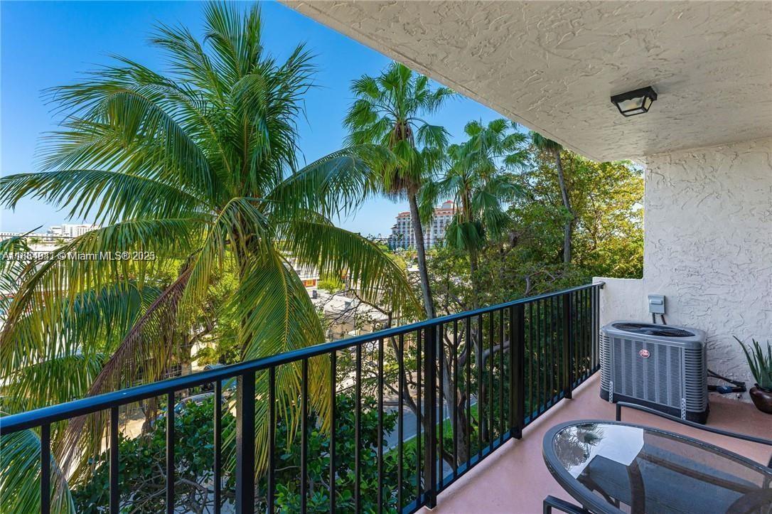 RUNAWAY BAY CONDO - Residential Lease