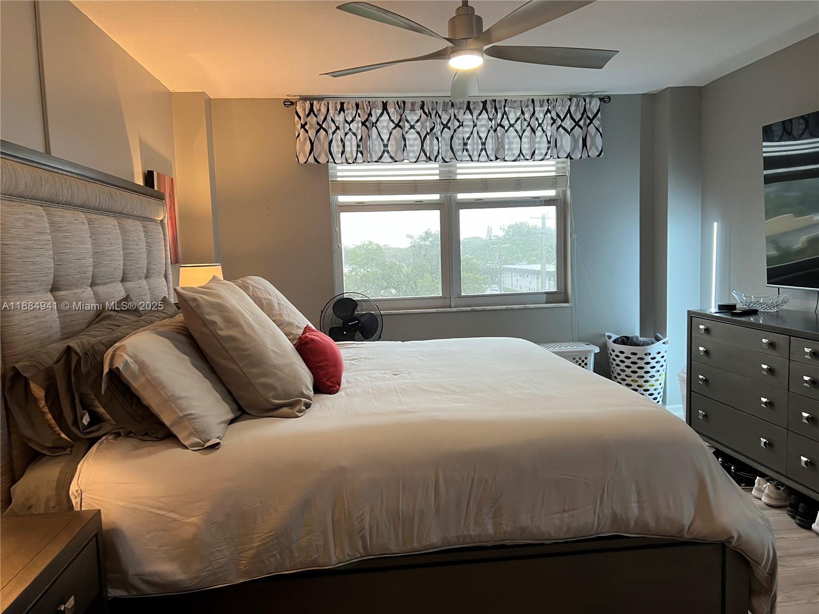 RUNAWAY BAY CONDO - Residential Lease