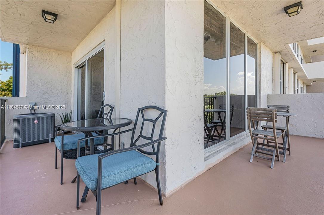 RUNAWAY BAY CONDO - Residential Lease