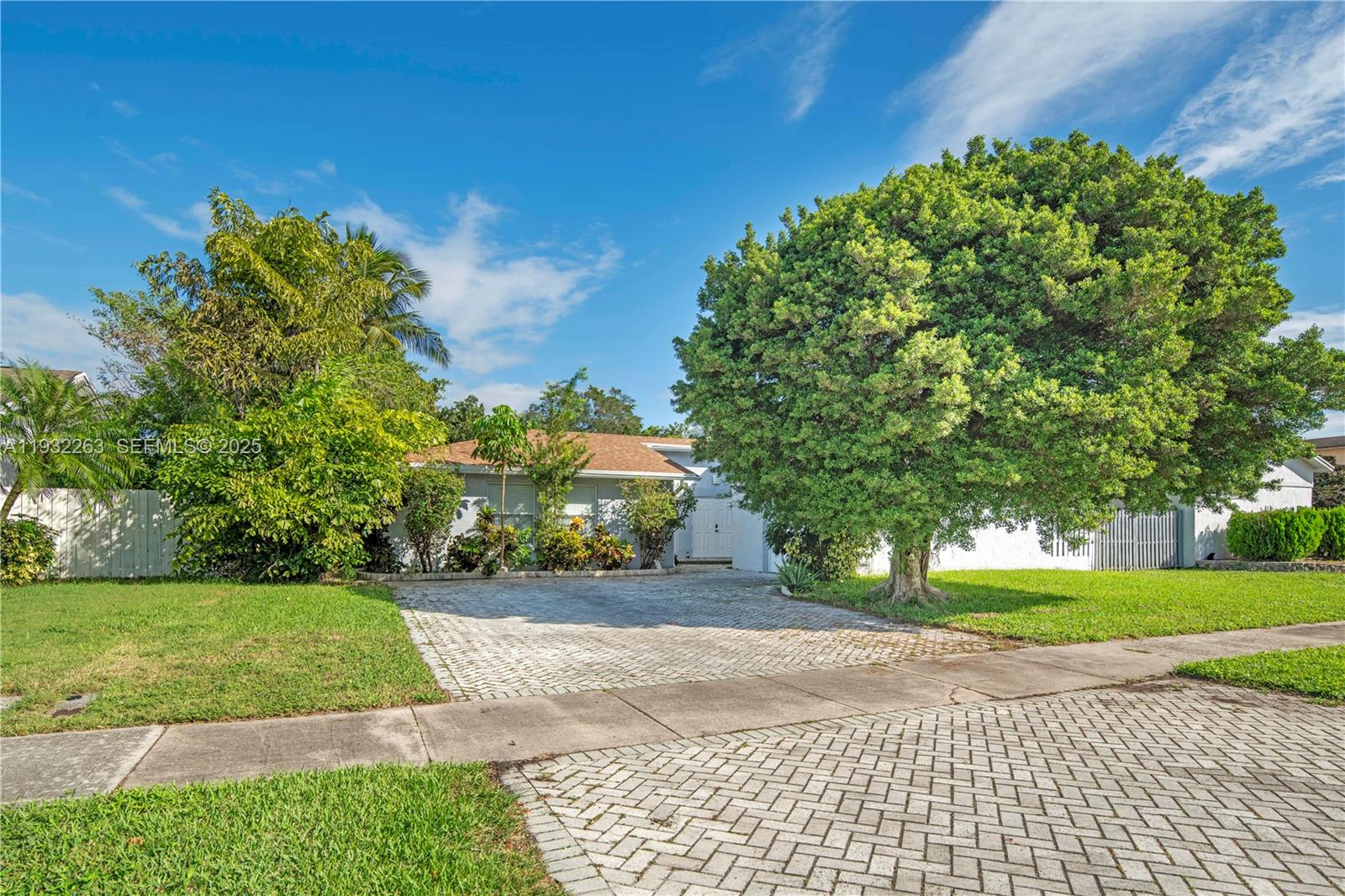 VILLAGES OF HILLSBORO SEC - Residential