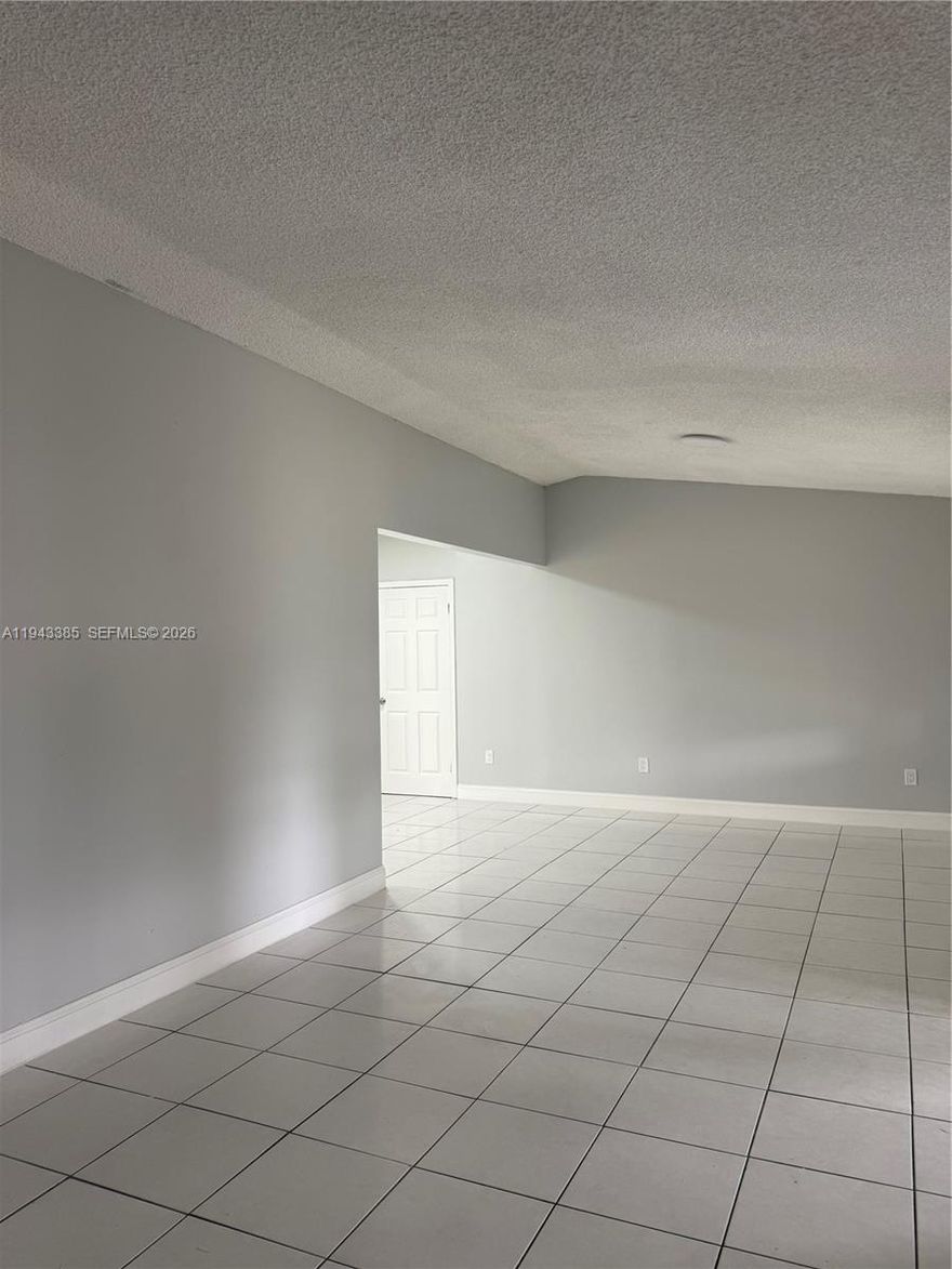 BEAUTIFUL 4/2 SINGLE-FAMILY HOME FEATURING AN OPEN FLOOR PLAN. FRESHLY PAINTED INTERIOR AND EXTERIOR. RENOVATED KITCHEN AND BATHROOMS.NICE FENCED BACKYARD, IDEAL FOR OUTDOOR ENTERTAINMENT.