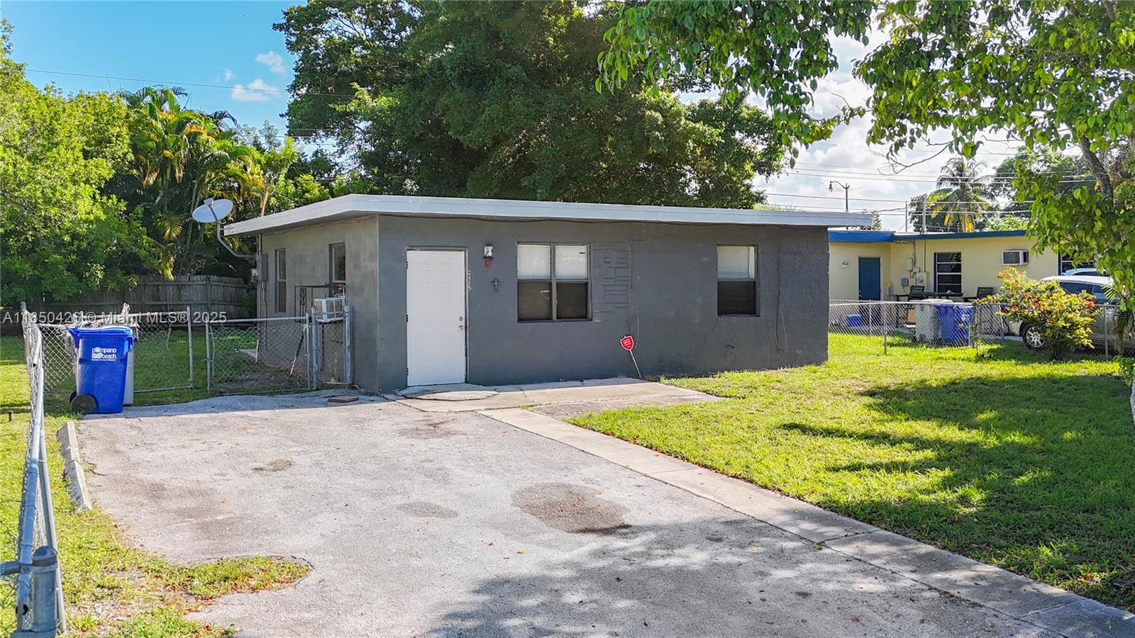 This cozy 2-bedroom, 1-bathroom single-family home offers a comfortable living space in a convenient Pompano Beach location. Featuring a bright and open layout with spacious bedrooms, a functional kitchen, and a large yard perfect for outdoor enjoyment. Close to major highways, shopping, and dining. No HOA, no pets, and tenants are responsible for all utilities.