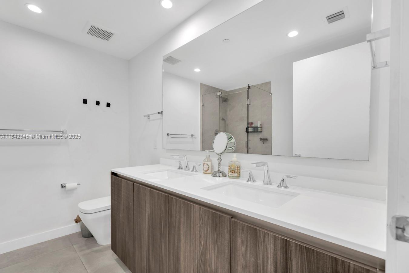 ARIA ON THE BAY CONDO - Residential Lease