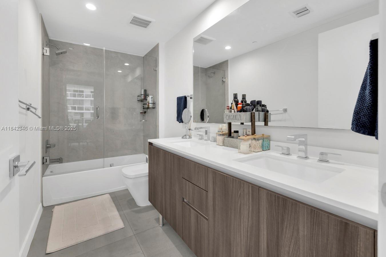 ARIA ON THE BAY CONDO - Residential Lease