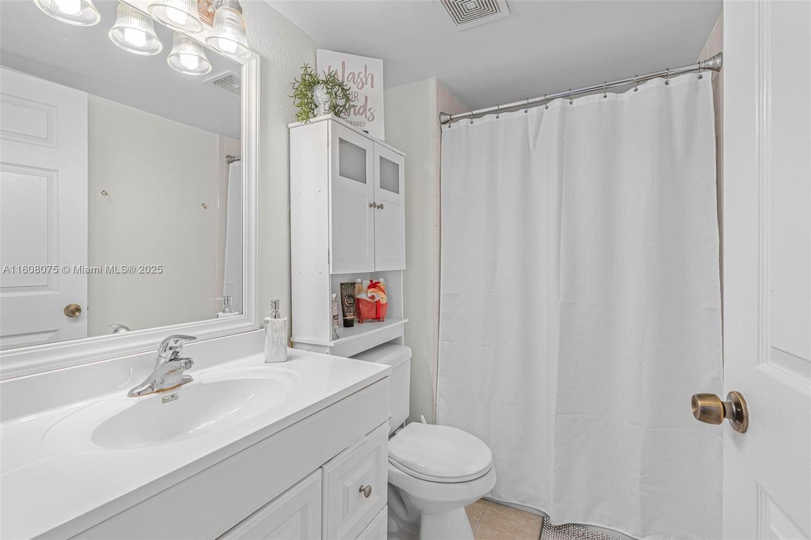 ROZLAND CONDO - Residential