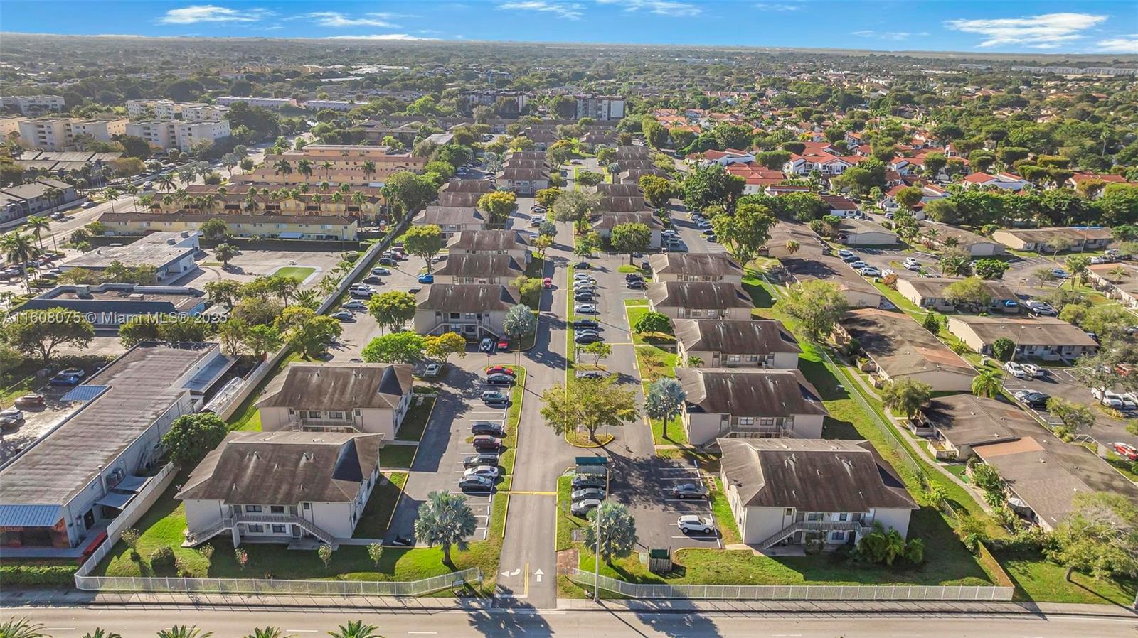 ROZLAND CONDO - Residential