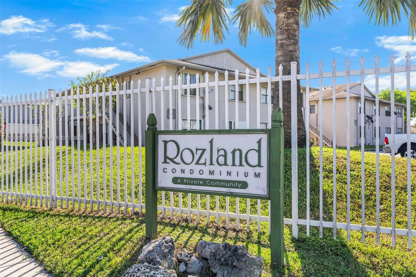 ROZLAND CONDO - Residential