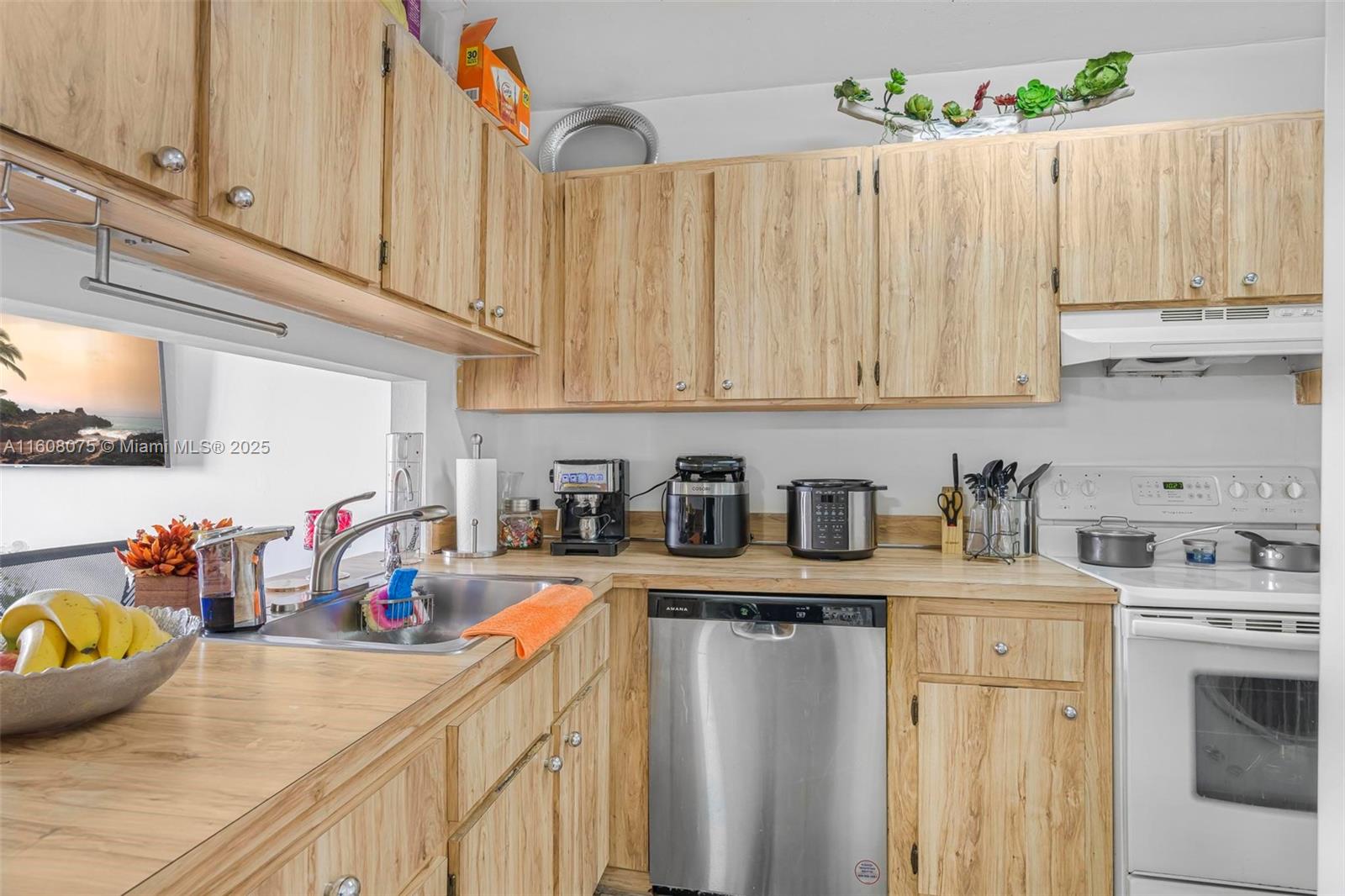 ROZLAND CONDO - Residential